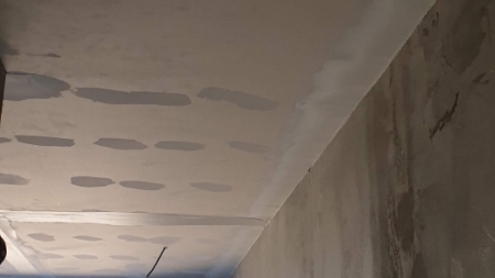 Steny, stropy, elektroinštalácia, kúrenie