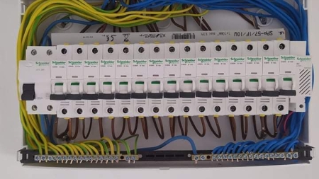 Steny, stropy, elektroinštalácia, kúrenie